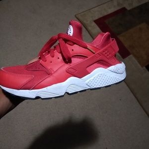 Nike Huraches Red